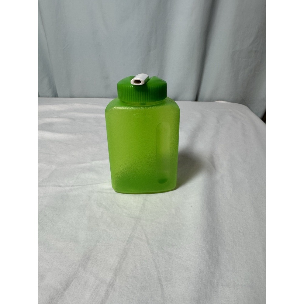 Rubbermaid Litterless Juice Box Green Lid W/ Straw BPA Free - 8.5 oz Rare